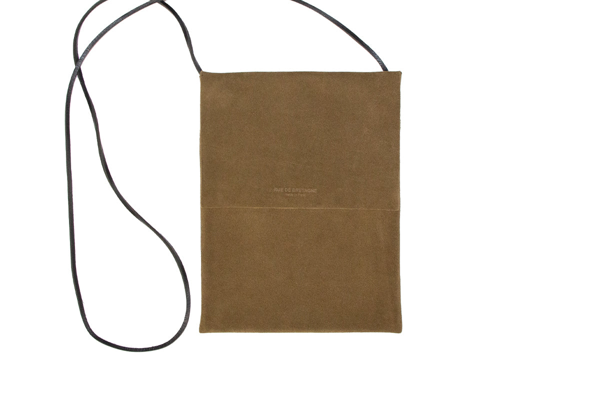 Bandoulière Large – Vachette Velours Tabac
