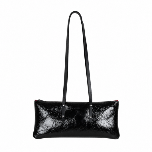 Sac Le Baguette en vachette velours brillant noir, avec ses anses noires fixées sur la face du sac, vu de face sur fond blanc.